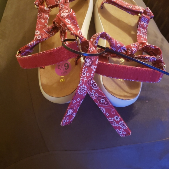 Bandana velcro sandals. - Picture 3 of 5